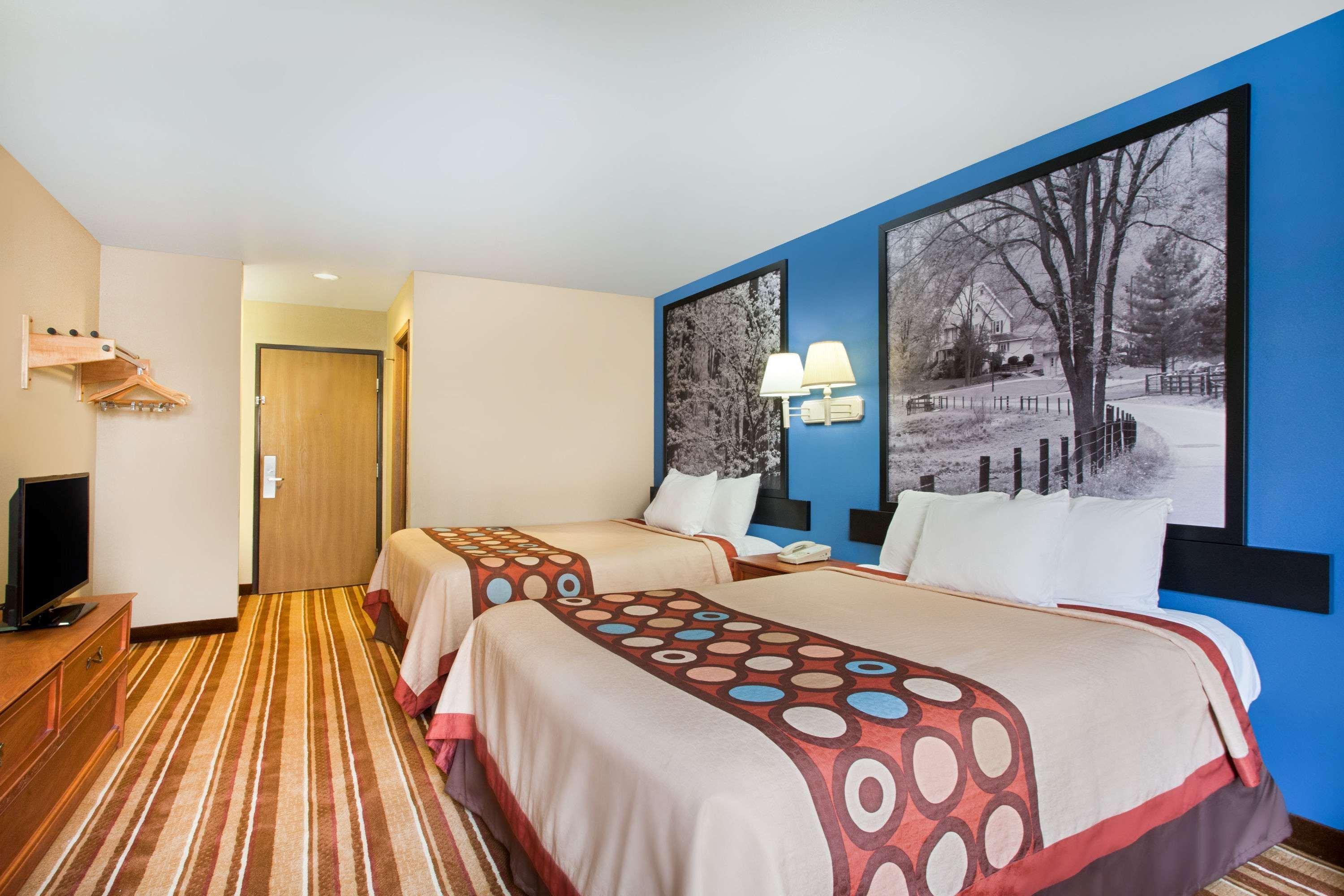 Super 8 By Wyndham Defiance Hotel Exterior photo
